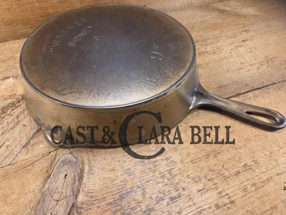 1920’s Wagner Sidney O #9C ’Arc Straight’ Skillet Heat Ring. Beautiful design superior performance. Nickel exterior