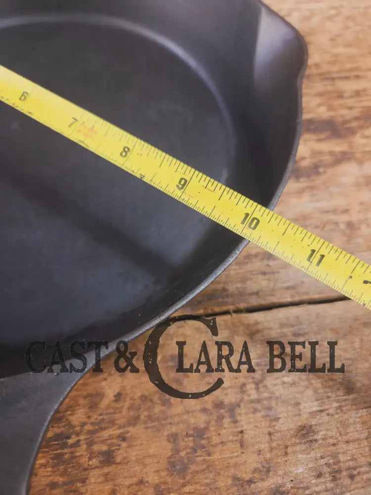 1920’s Wapak ’Z Logo’ #8 Skillet 101. Each Wapak is unique and tells its own story! Skillet