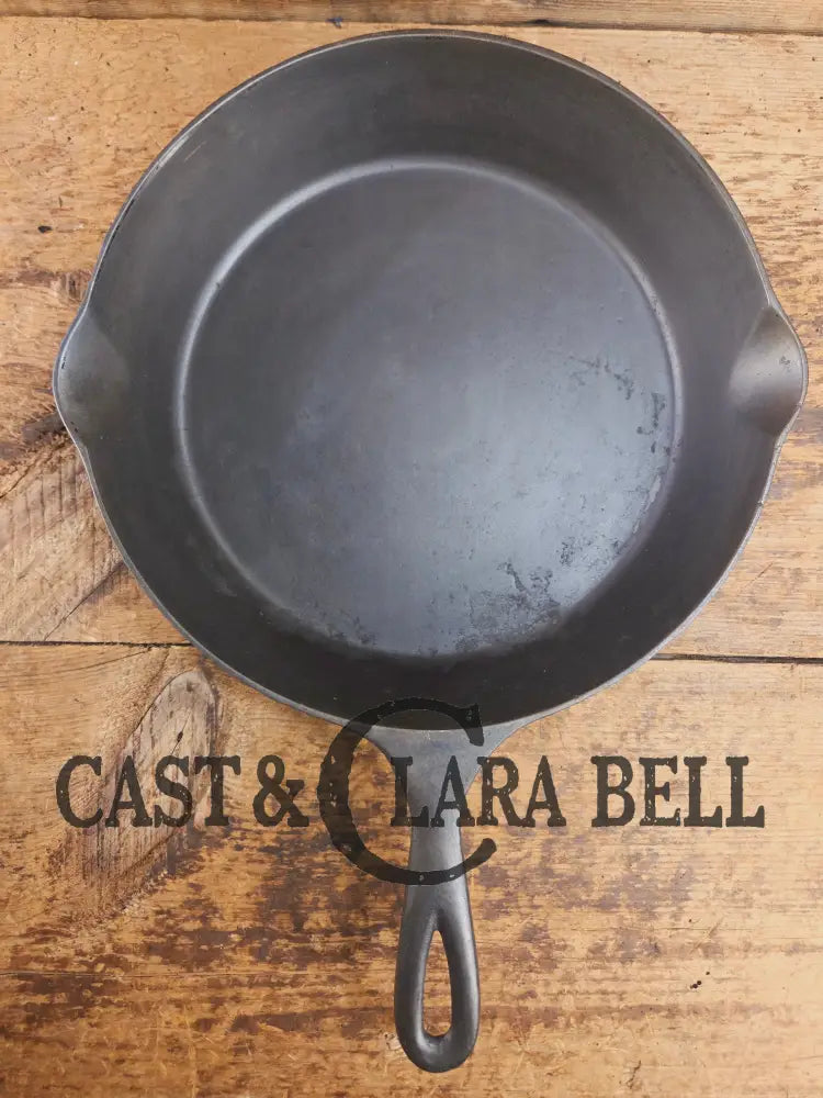 1920’s Wapak ’Z Logo’ #8 Skillet 101. Each Wapak is unique and tells its own story! Skillet