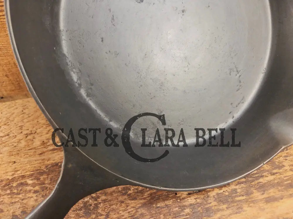 1920’s Wapak ’Z Logo’ #8 Skillet 101. Each Wapak is unique and tells its own story! Skillet