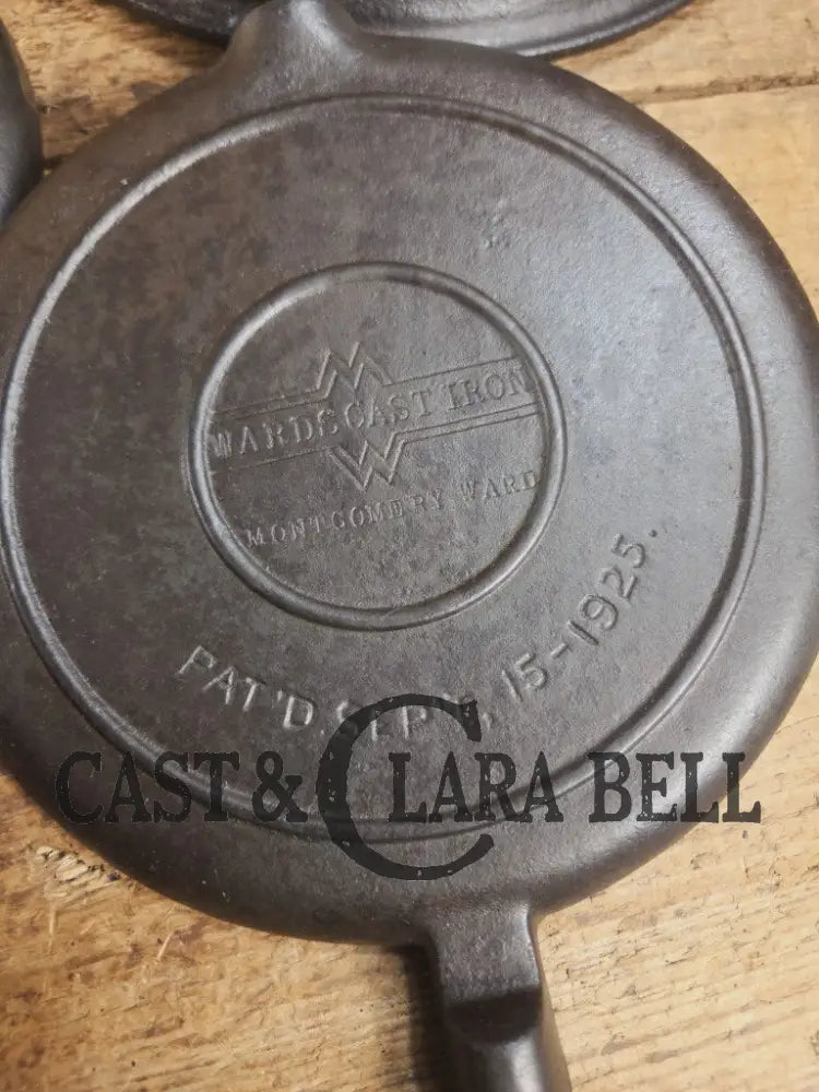 1920’s Wardway by Wagner Cast iron Waffle Iron. These are not found often beautiful every day waffle iron with a cool