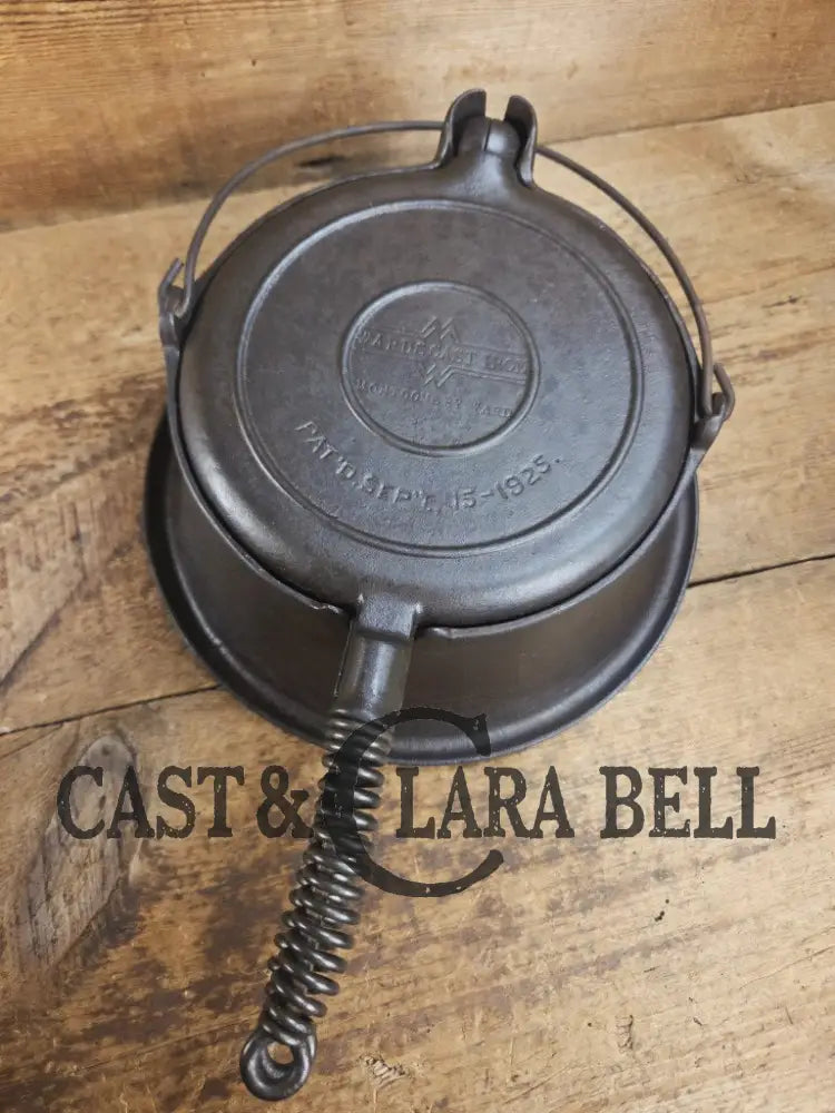 1920’s Wardway by Wagner Cast iron Waffle Iron. These are not found often beautiful every day waffle iron with a cool