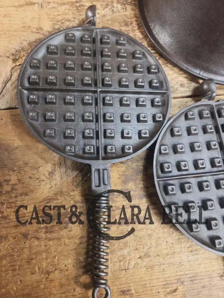 1920’s Wardway by Wagner Cast iron Waffle Iron. These are not found often beautiful every day waffle iron with a cool