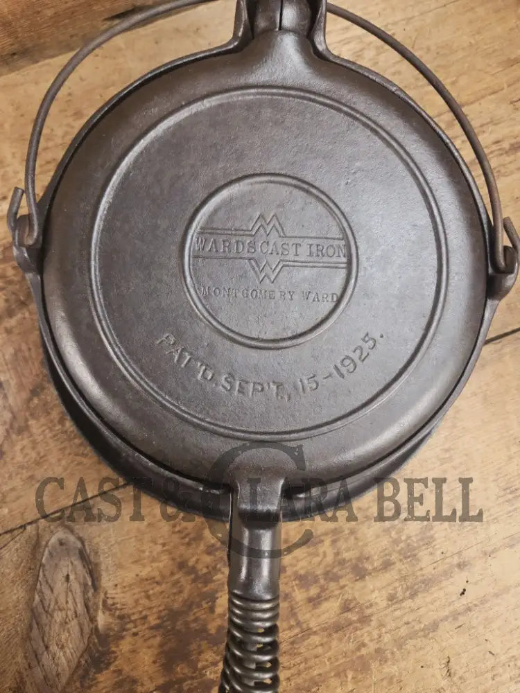 1920’s Wardway by Wagner Cast iron Waffle Iron. These are not found often beautiful every day waffle iron with a cool