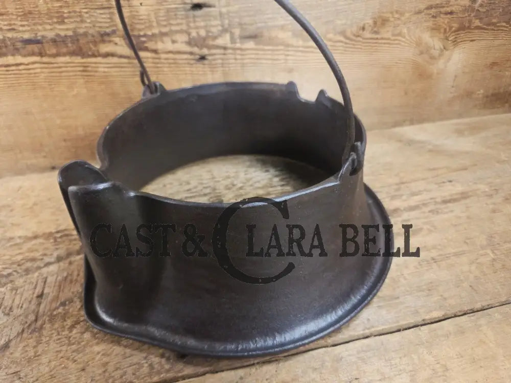 1920’s Wardway by Wagner Cast iron Waffle Iron. These are not found often beautiful every day waffle iron with a cool