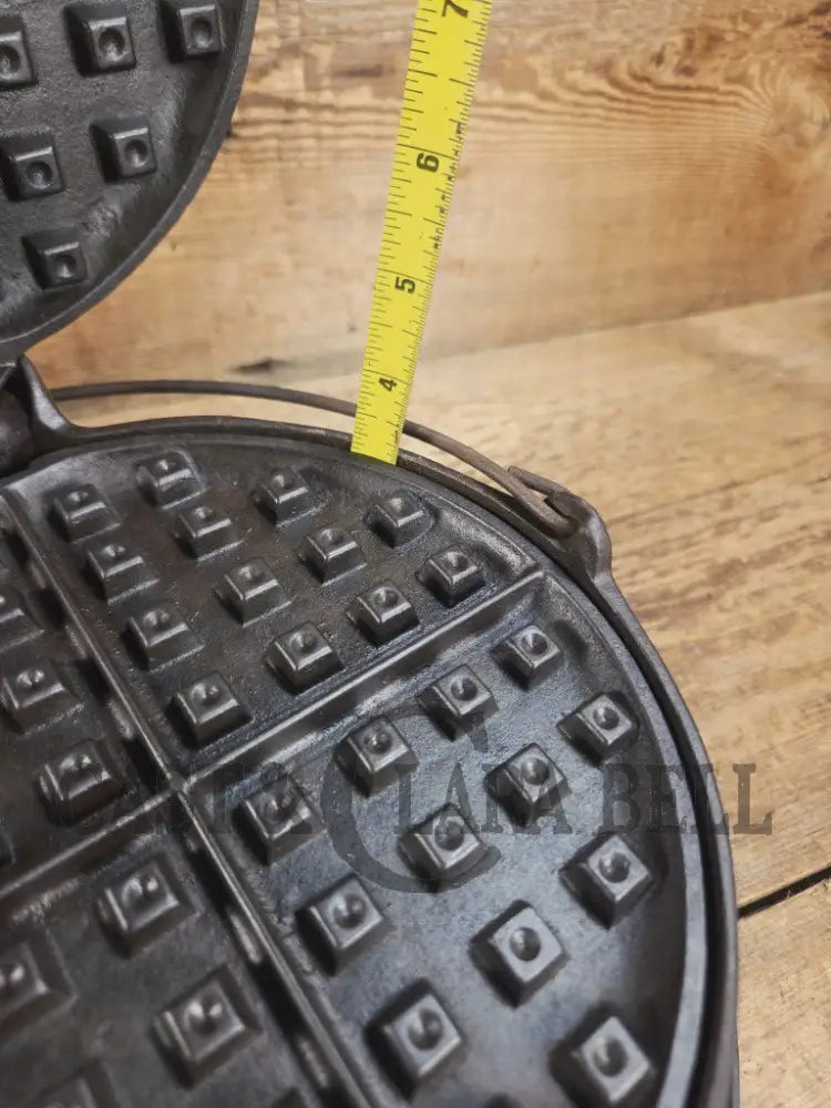 1920’s Wardway by Wagner Cast iron Waffle Iron. These are not found often beautiful every day waffle iron with a cool