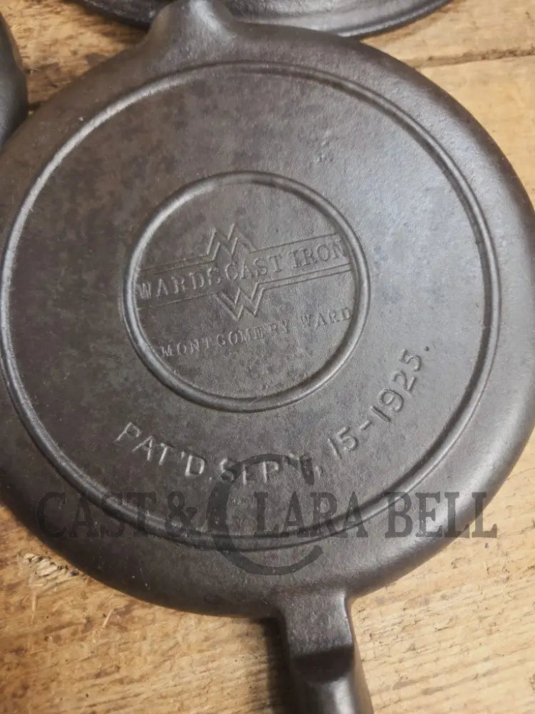 1920’s Wardway by Wagner Cast iron Waffle Iron. These are not found often beautiful every day waffle iron with a cool