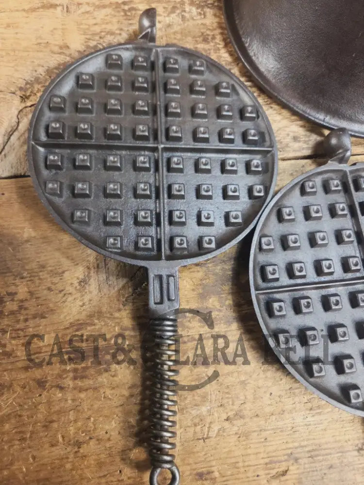 1920’s Wardway by Wagner Cast iron Waffle Iron. These are not found often beautiful every day waffle iron with a cool