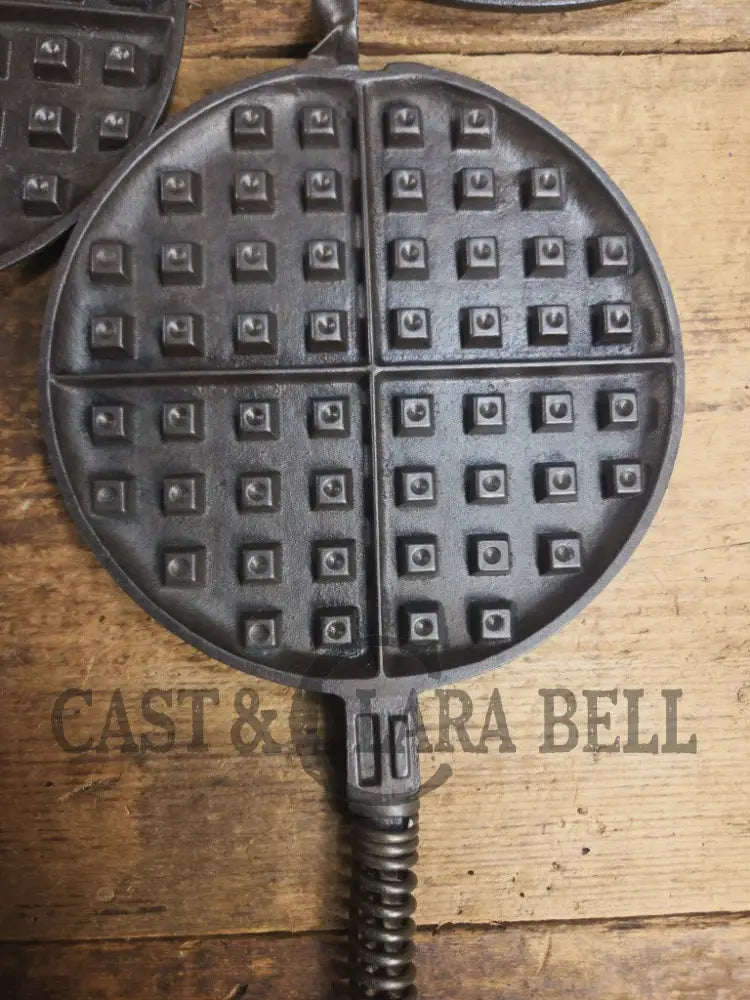 1920’s Wardway by Wagner Cast iron Waffle Iron. These are not found often beautiful every day waffle iron with a cool