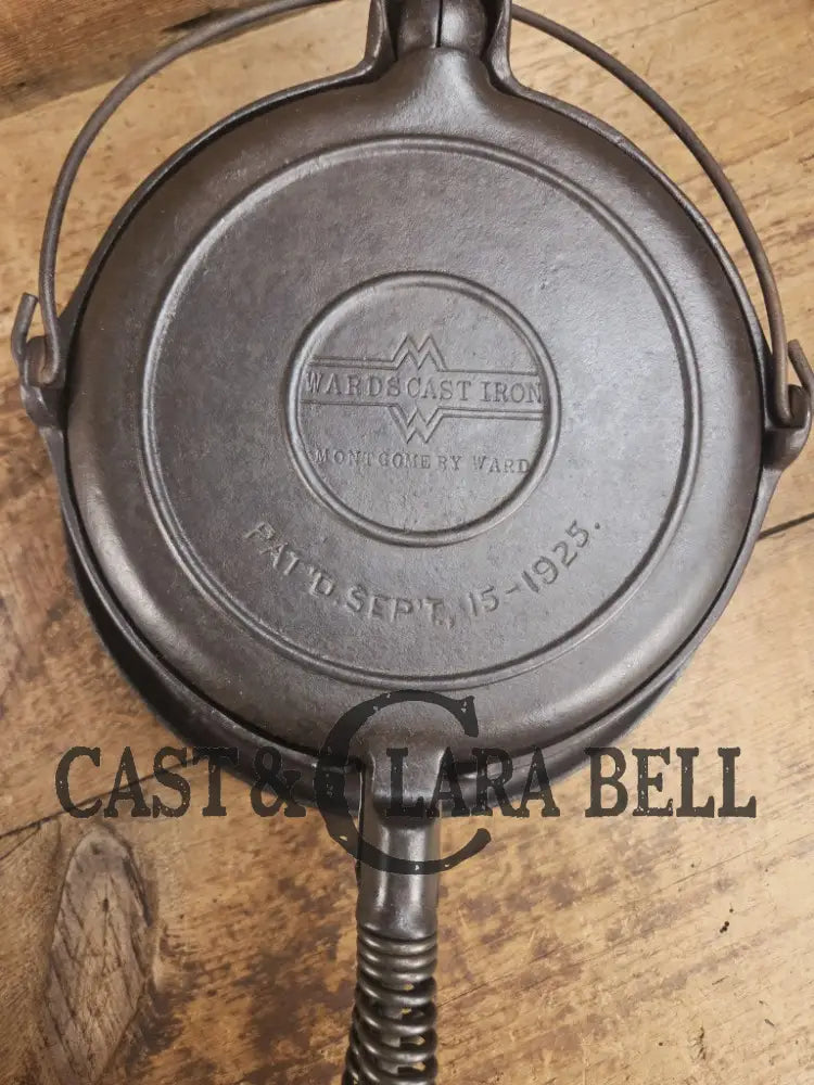 1920’s Wardway by Wagner Cast iron Waffle Iron. These are not found often beautiful every day waffle iron with a cool