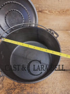 1930’s Beautiful fully restored Wagner #8 Dutch Oven with Sawtooth drip style lid. Perfect for soups breads or stews!