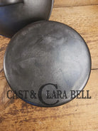 1930’s Beautiful fully restored Wagner #8 Dutch Oven with Sawtooth drip style lid. Perfect for soups breads or stews!