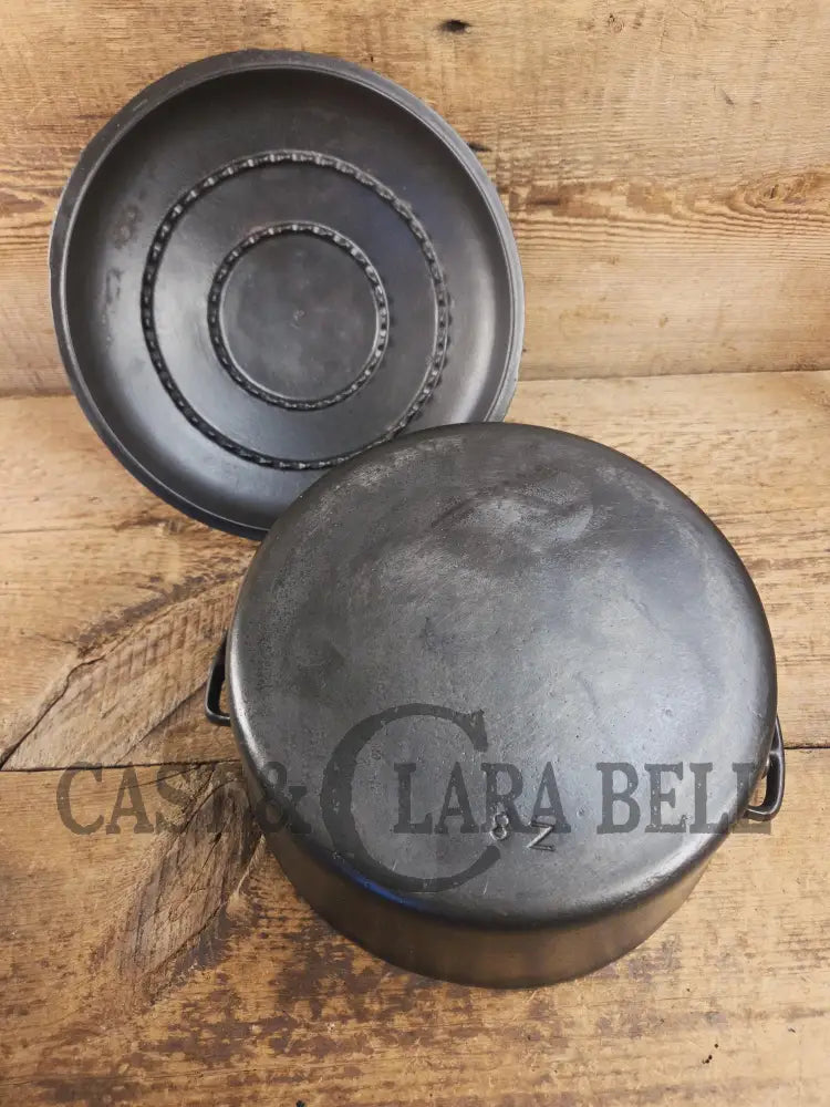 1930’s Beautiful fully restored Wagner #8 Dutch Oven with Sawtooth drip style lid. Perfect for soups breads or stews!