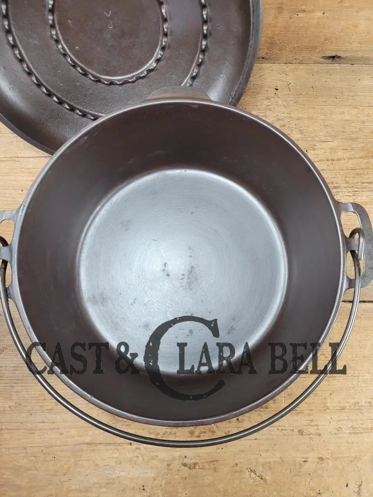 1930’S Beautiful Fully Restored Wagner #8 Dutch Oven With Sawtooth Drip Style Lid. Perfect For