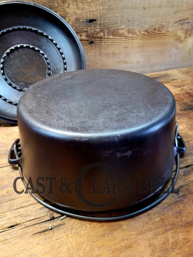 1930’S Beautiful Fully Restored Wagner #8 Dutch Oven With Sawtooth Drip Style Lid. Perfect For