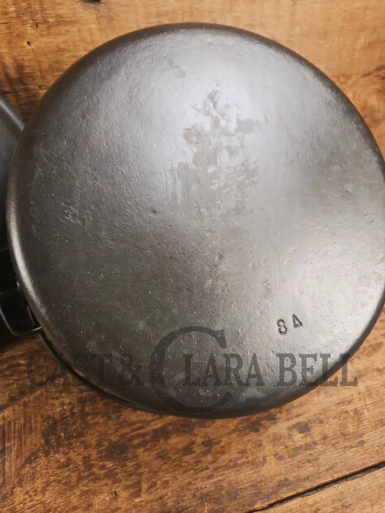 1930’s Beautiful fully restored Wagner #8A Dutch Oven with Sawtooth drip style lid. Perfect for soups breads or stews!