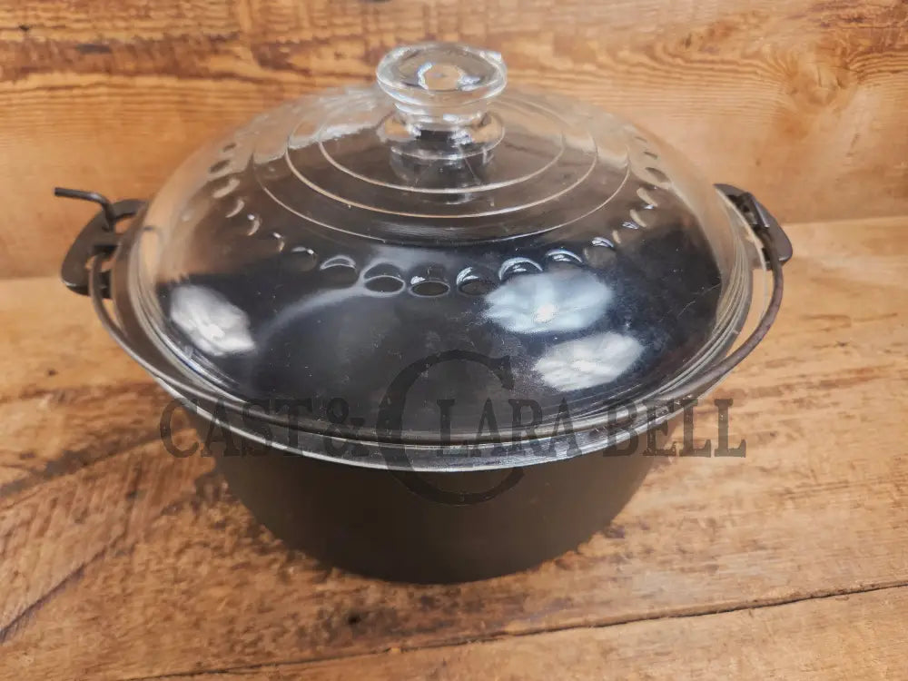 1930’s Beautiful! Wagner #8 Dutch Oven with GLASS lid! 1268. Perfect for soups breads or stews! Dutch Ovens Trivets &