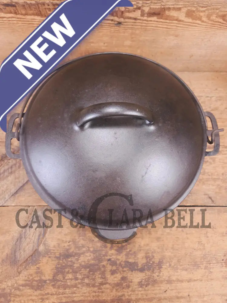 1930’s Beautiful! Wagner #8 Dutch Oven with High Dome Sawtooth pattern Lid 1268 A. Perfect for soups breads or stews!