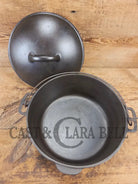 1930’s Beautiful! Wagner #8 Dutch Oven with High Dome Sawtooth pattern Lid 1268 A. Perfect for soups breads or stews!