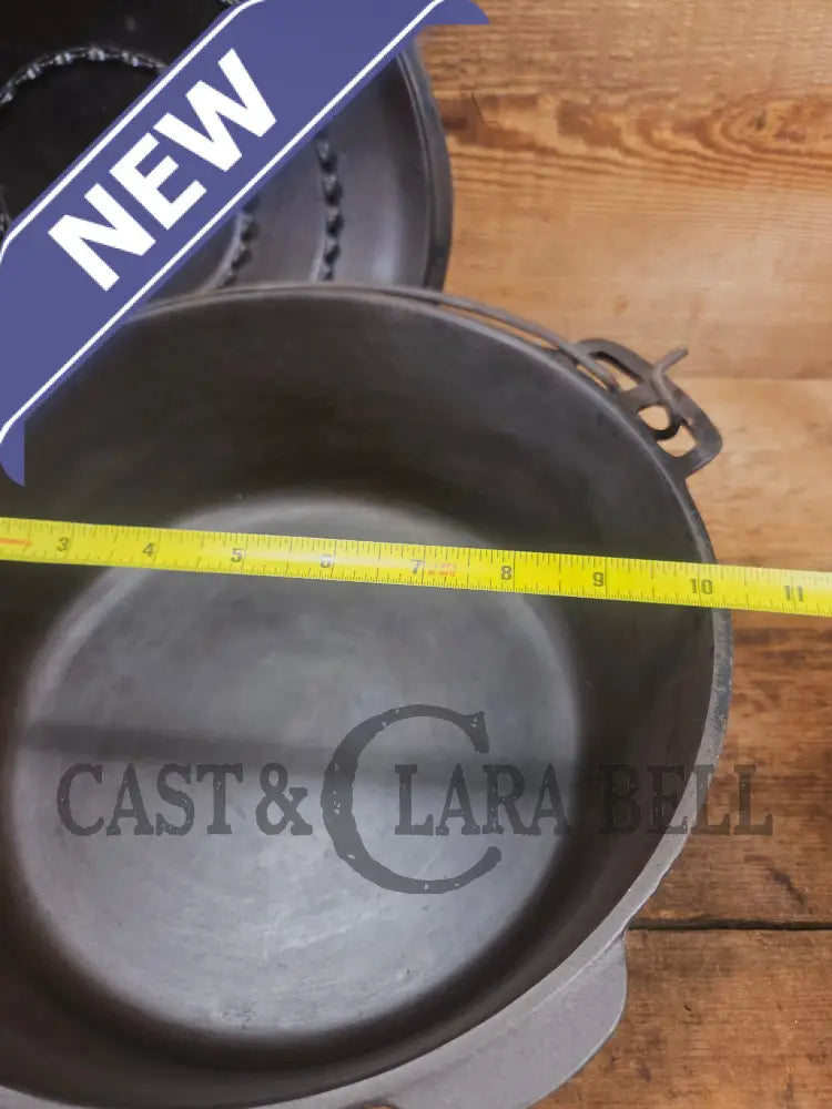 1930’s Beautiful! Wagner #8 Dutch Oven with High Dome Sawtooth pattern Lid 1268 A. Perfect for soups breads or stews!