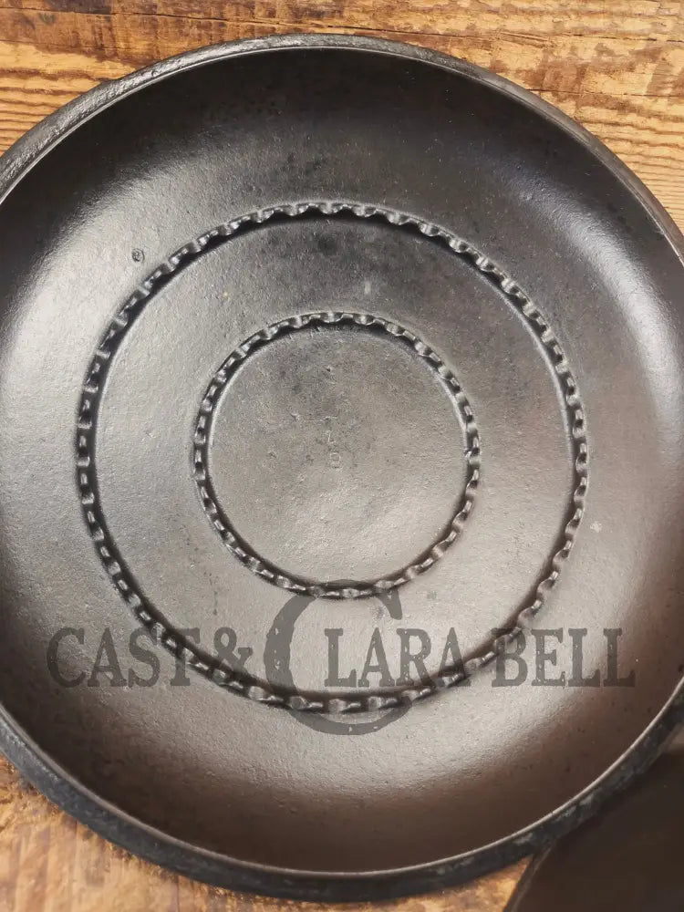1930’s Beautiful! Wagner #8 Dutch Oven with High Dome Sawtooth pattern Lid 1268 A. Perfect for soups breads or stews!