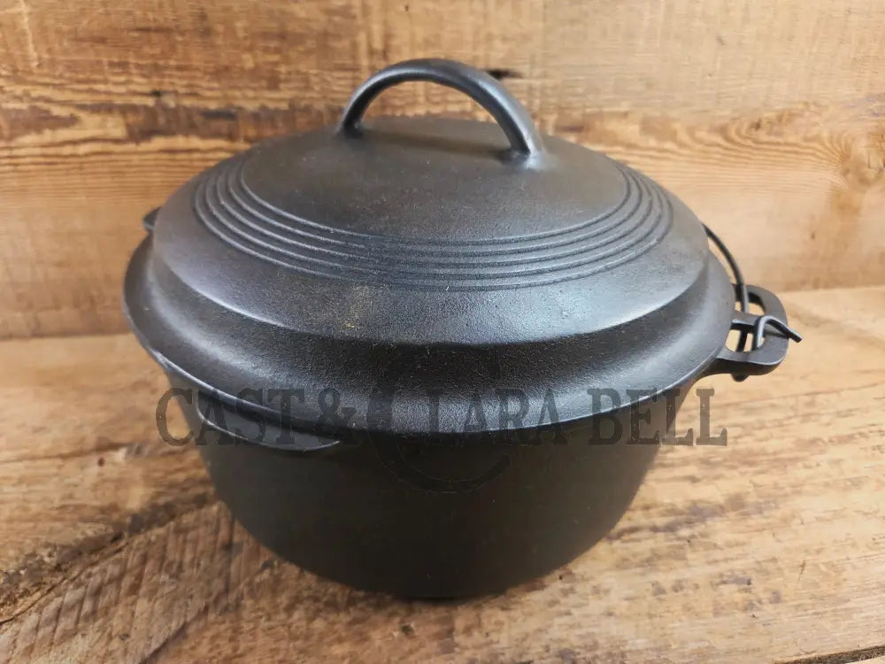 1930’s Beautiful! Wagner #8 Dutch Oven with Ring pattern Lid 1268 C. Perfect for soups breads or stews! - Dutch Ovens