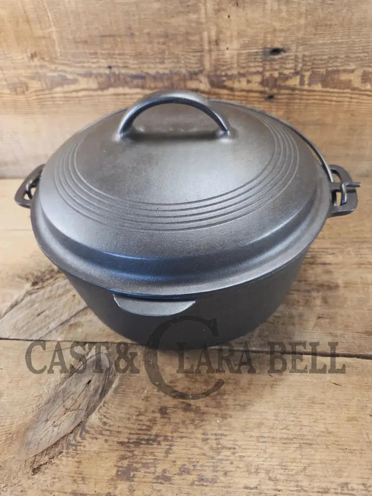 1930’s Beautiful! Wagner #8 Dutch Oven with Sawtooth pattern Lid 1268 B. Perfect for soups breads or stews! Dutch Ovens