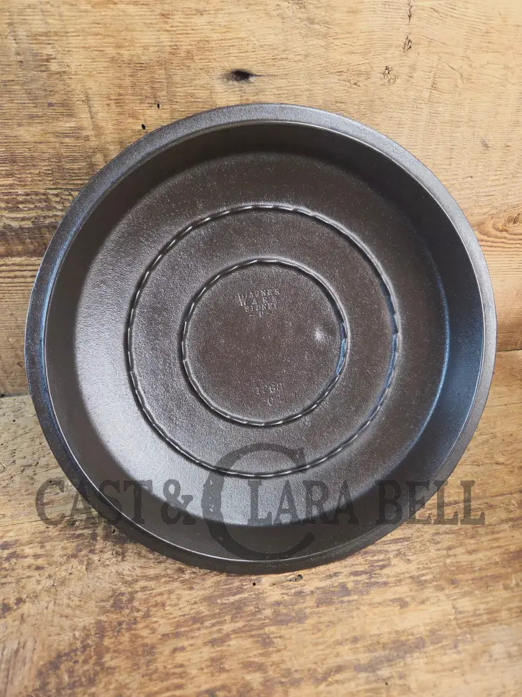 1930’s Beautiful! Wagner #8 Dutch Oven with Ring pattern Lid 1268 C. Perfect for soups breads or stews! - Dutch Ovens