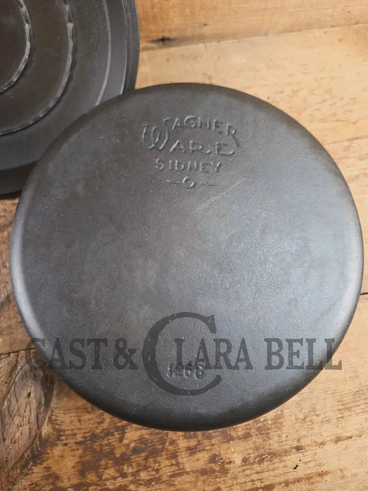 1930’s Beautiful! Wagner #8 Dutch Oven with Ring pattern Lid 1268 C. Perfect for soups breads or stews! - Dutch Ovens