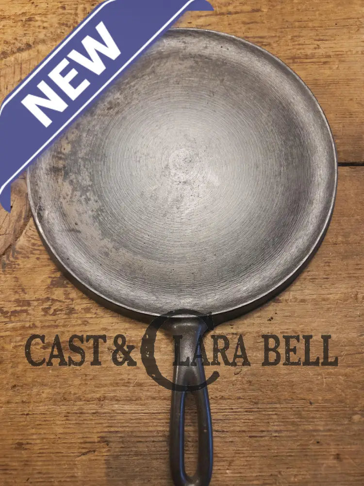 1930’s Era Wagner Ware #9 Cast Iron Round Griddle 1109 A. Universal use in the kitchen and perfect size for small