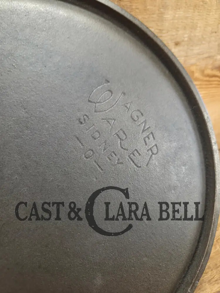 1930’s Era Wagner Ware #9 Cast Iron Round Griddle 1109 A. Universal use in the kitchen and perfect size for small