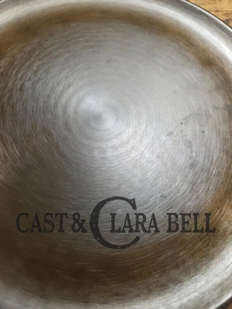 1930’s Era Wagner Ware #9 Cast Iron Round Griddle 1109 A. Universal use in the kitchen and perfect size for small