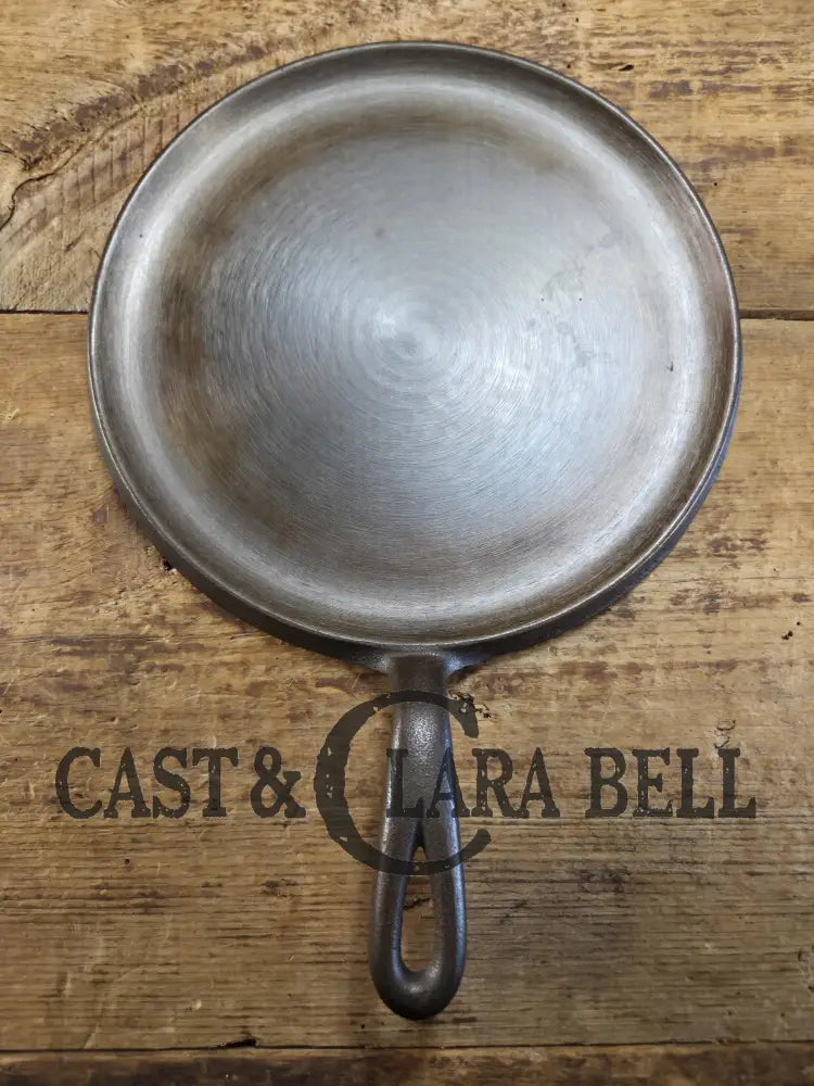 1930’s Era Wagner Ware #9 Cast Iron Round Griddle 1109 A. Universal use in the kitchen and perfect size for small