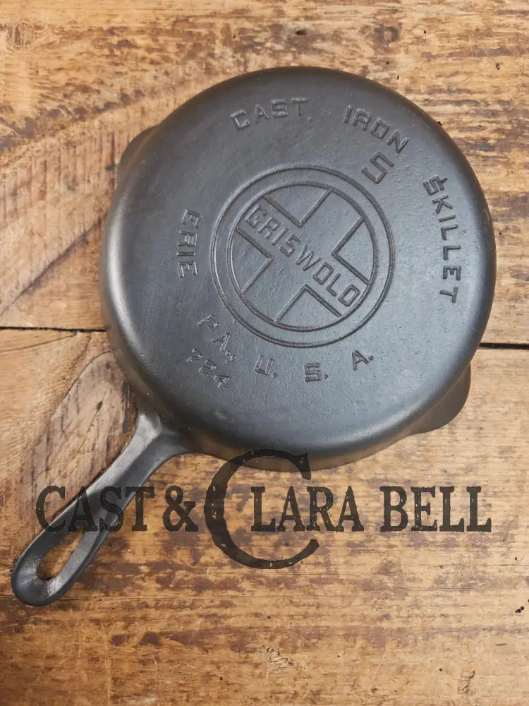 1930’s Griswold #5 Cast Iron Skillet with Large Block Logo 724. Awesome sauté skillet! Skillet