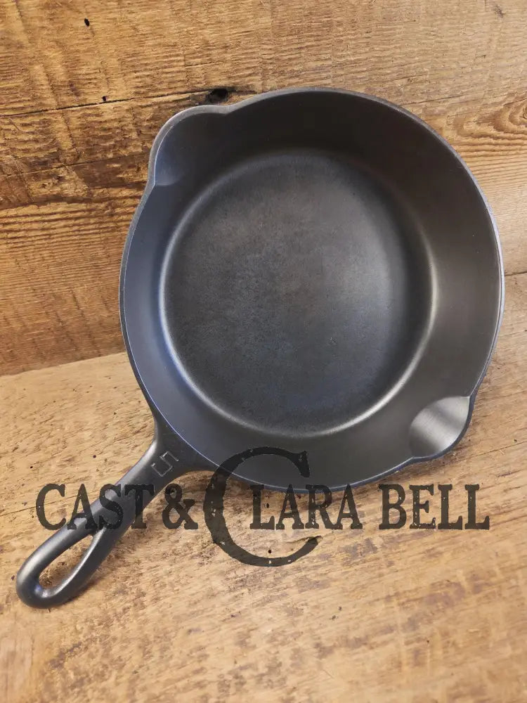 1930’s Griswold #5 Cast Iron Skillet with Large Block Logo 724. Awesome saute skillet! Skillet