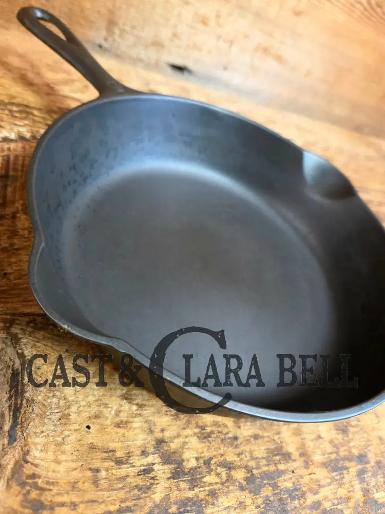 1930’s Griswold #5 Cast Iron Skillet with Large Block Logo 724. Awesome sauté skillet! - Skillet