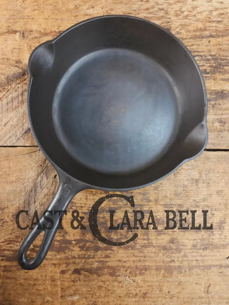 1930’s Griswold #5 Cast Iron Skillet with Large Block Logo 724. Awesome sauté skillet! Skillet