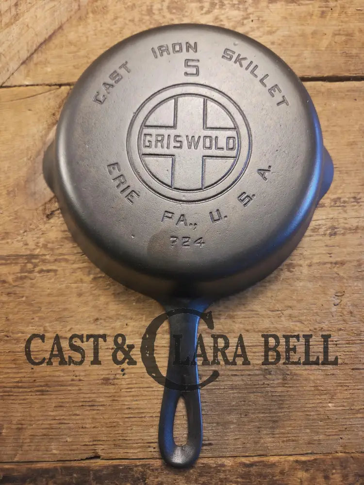 1930’s Griswold #5 Cast Iron Skillet with Large Block Logo 724. Awesome saute skillet! Skillet