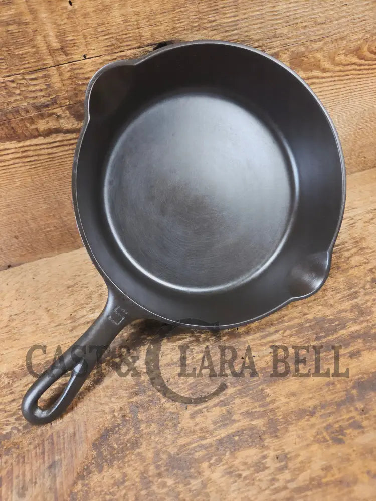 1930’s Griswold #5 Cast Iron Skillet with Large Block Logo and Smooth Bottom 724 A. Awesome sauté skillet! - Skillet