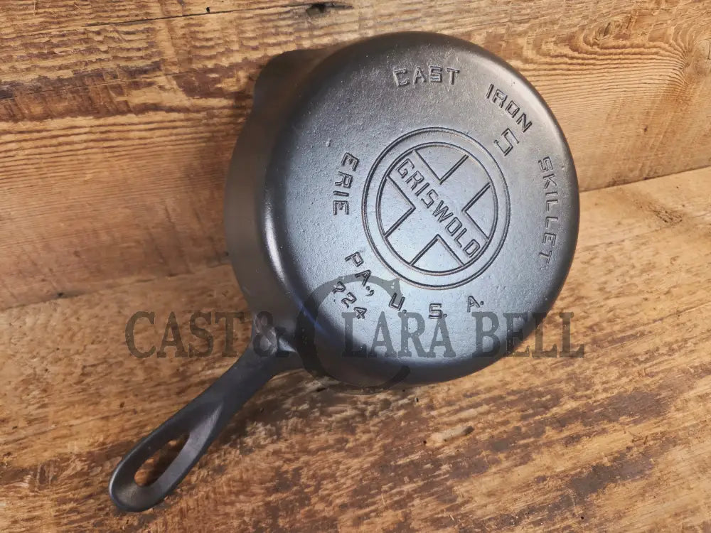 1930’s Griswold #5 Cast Iron Skillet with Large Block Logo and Smooth Bottom 724. Awesome sauté skillet! - Skillet
