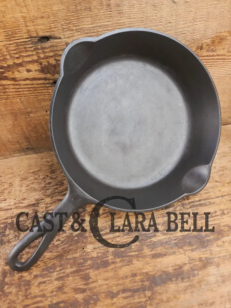 1930’s Griswold #5 Cast Iron Skillet with Large Block Logo and Smooth Bottom 724. Awesome sauté skillet! Skillet