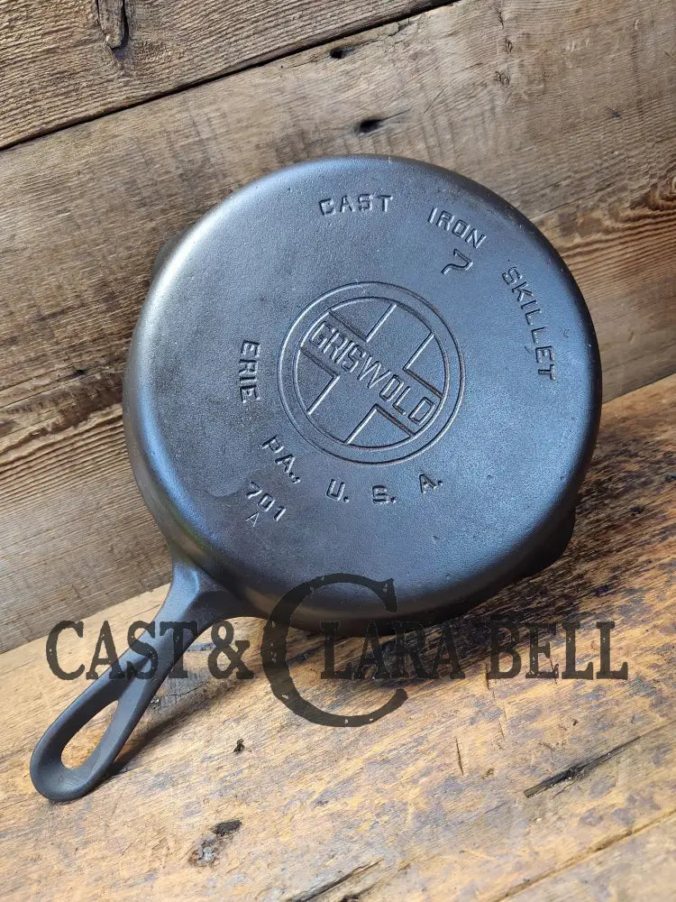 1930’S Griswold #7 Cast Iron Skillet With Large Block Logo 701 A