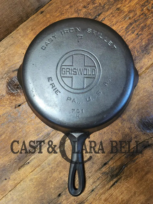 1930’S Griswold #7 Cast Iron Skillet With Large Block Logo 701 H