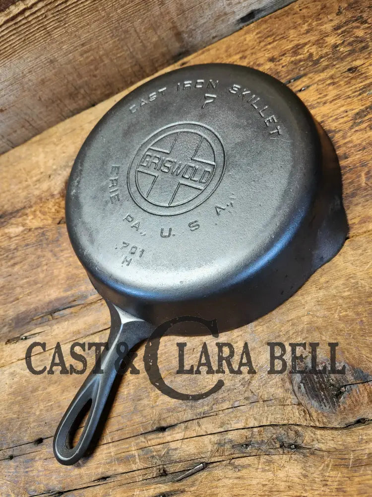 1930’S Griswold #7 Cast Iron Skillet With Large Block Logo 701 H