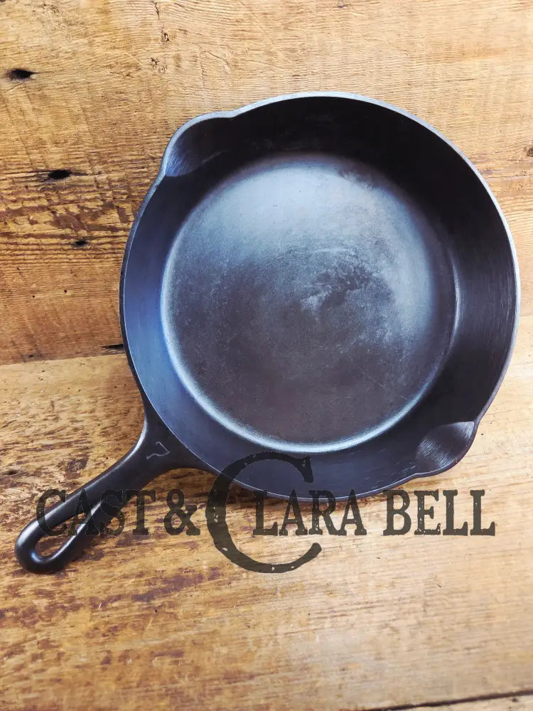 1930’s Griswold #7 Skillet with Large Block Logo and Smooth Bottom 701 D. See description Skillet