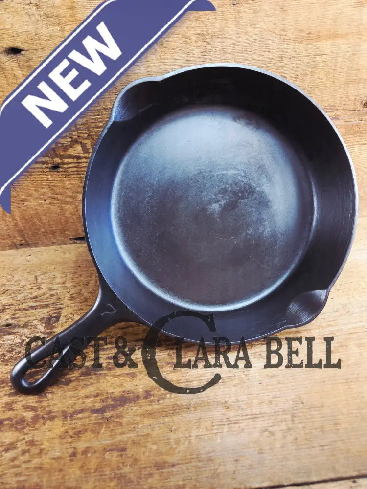 1930’s Griswold #7 Skillet with Large Block Logo and Smooth Bottom 701 D. See description Skillet