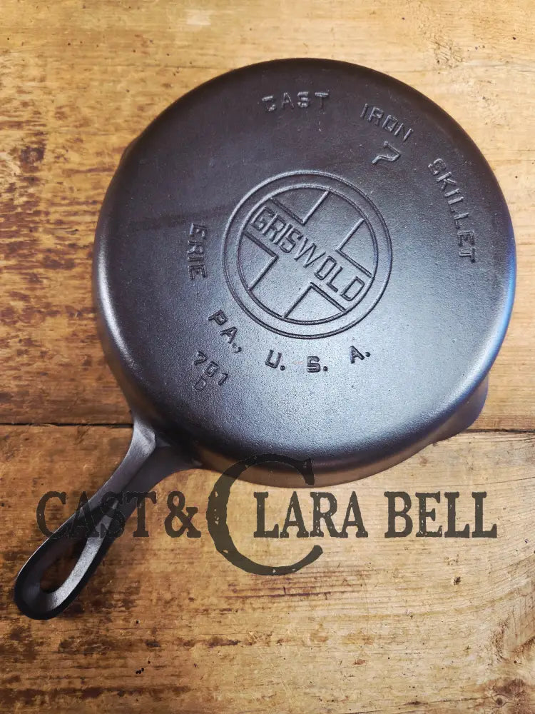 1930’s Griswold #7 Skillet with Large Block Logo and Smooth Bottom 701 D. See description Skillet