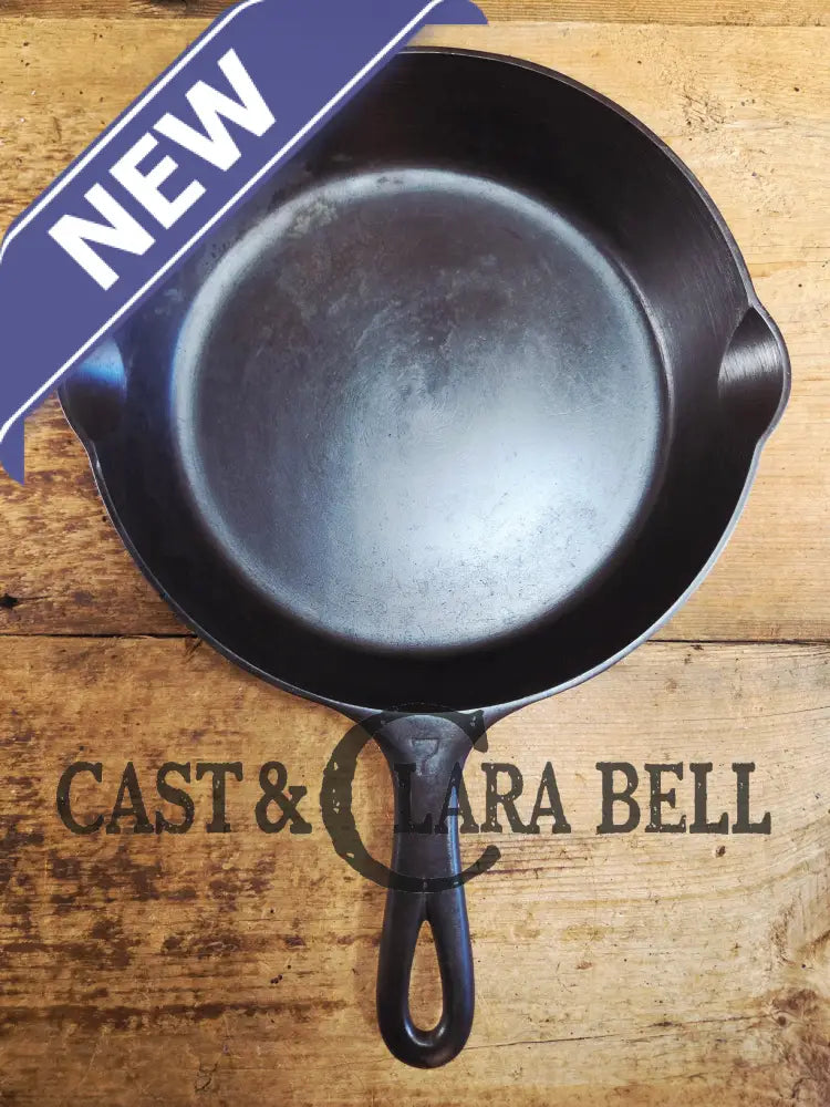 1930’s Griswold #7 Skillet with Large Block Logo and Smooth Bottom 701 D. See description Skillet