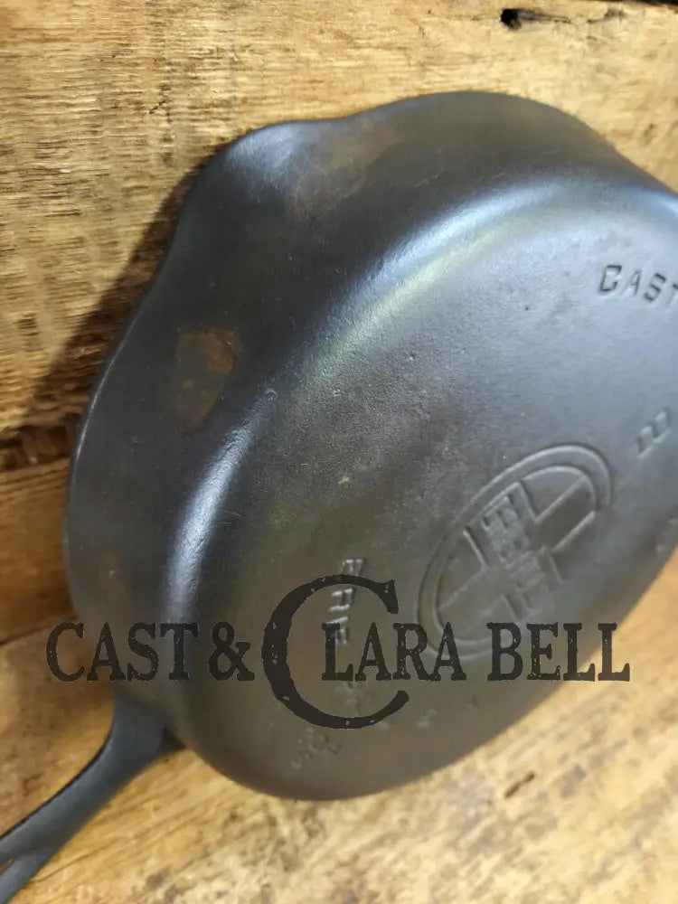 1930’s Griswold #8 Cast Iron Skillet with Large Block Logo 704 S. Perfect for gas and electric cooktops! Skillet