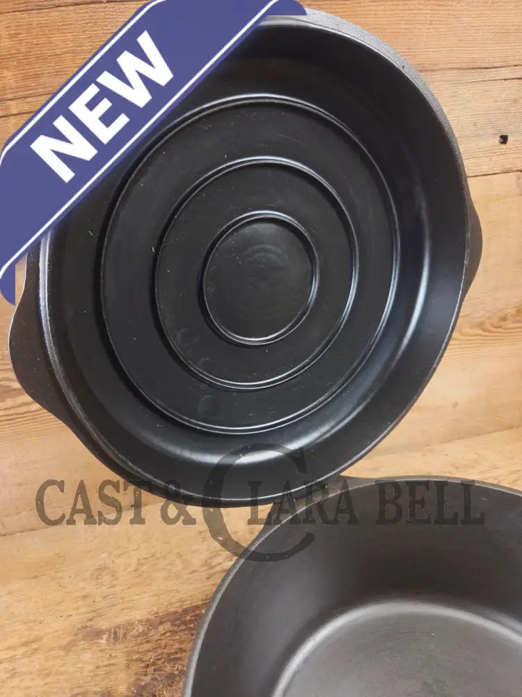 1930’s Griswold #8 Dutch Oven 2568 with matching Hinged Lid! Super Unique patina on the lid - Dutch Ovens Trivets &